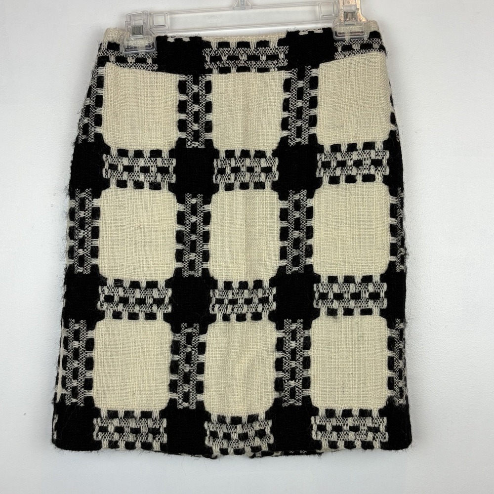 An original MILLY of New York Wool Knee Skirt Women 2 Ivory Black Tweed USA